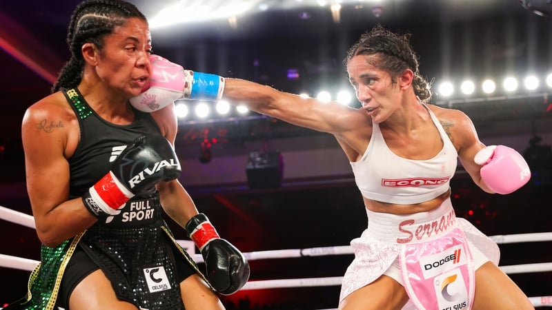 Amanda Serrano (R) lands a punch on Danila Ramos