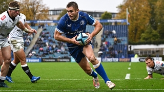 Jordan Larmour crosses for a Leinster try