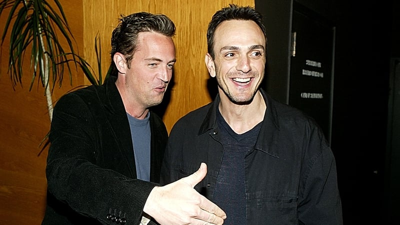 Matthew Perry and Hank Azaria photographed together in 2004