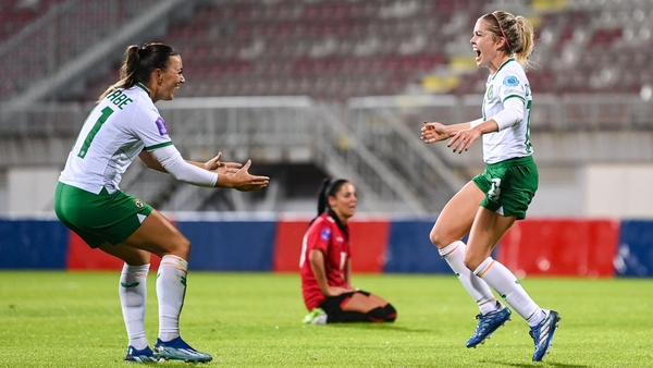 Katie McCabe (L) celebrates with match-winner Denise O'Sullivan