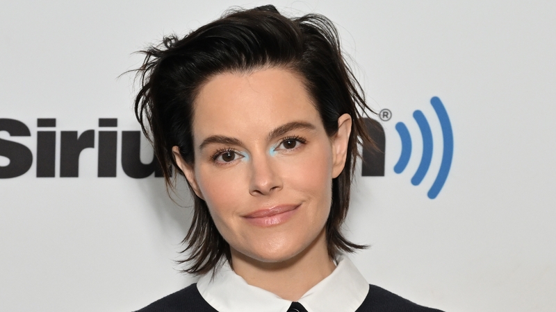 Emily Hampshire: "I am deeply sorry and ashamed for putting something that awful out in the universe."