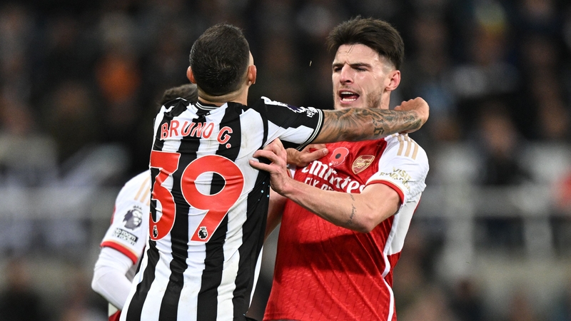 Newcastle's Bruno Guimaraes (L) clashes with Arsenal's Declan Rice