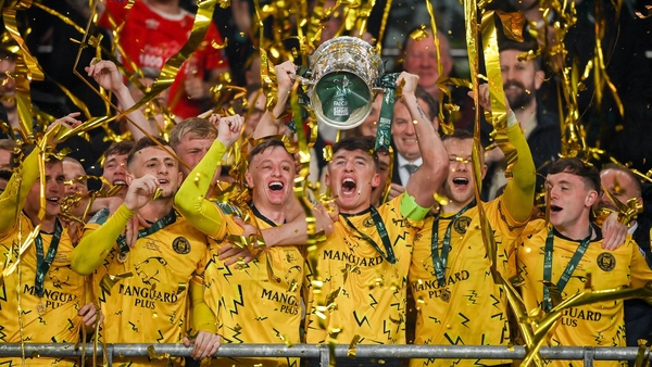 Joe Redmond lifts the FAI Cup