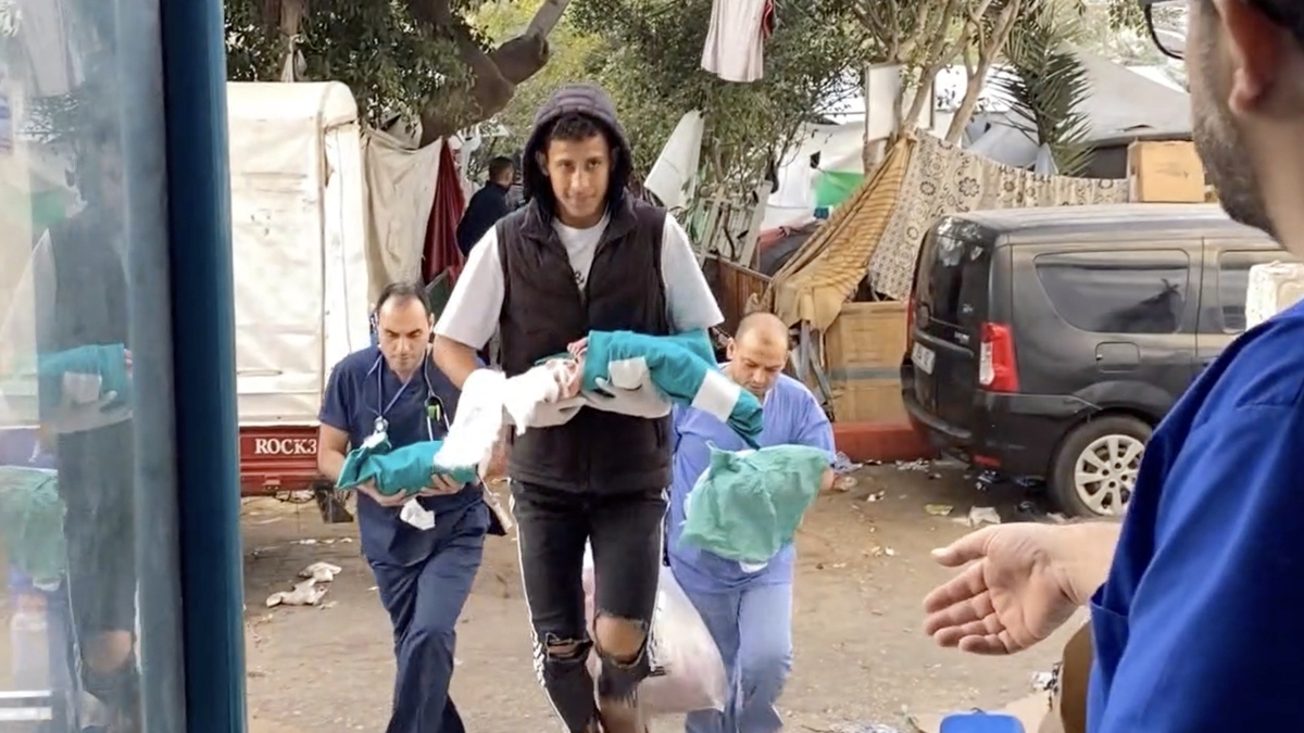 WHO moving sick and injured children and babies from Al Shifa Hospital in Gaza 