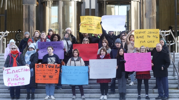 Protesters gathered outside the Department of Health this morning (pic: RollingNews.ie)