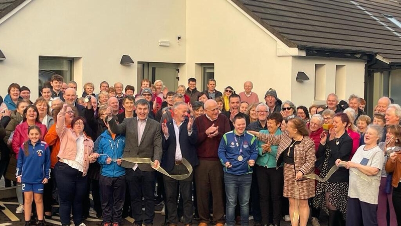 Is iad an grúpa tuismitheoirí Cúnamh Uíbh Ráthach a bhailigh an tairgead leis an Ionad a thógáil