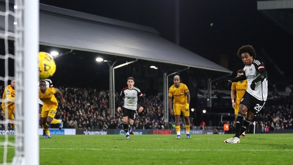 Willian slams home the winning spot-kick
