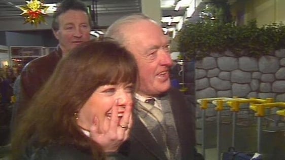 Emigrants return home for Christmas (1993)