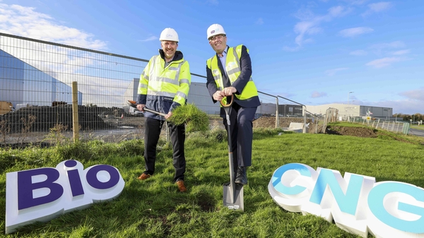Fran McFadden National Customer Acquisition Manager at Gas Networks Ireland and Barry Murphy, Energy and Renewable Services Director at Flogas Enterprise.