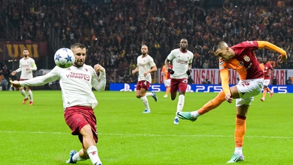 Hakim Ziyech shot is bocked by Luke Shaw