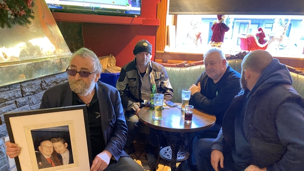 'Captain' Tom Creagh holds up a picture of Shan MacGowan in Philly Ryan's pub in Nenagh