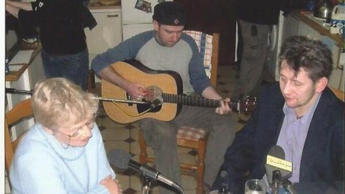 Mary D'Arcy, guitarist Ciaran Wynne, and Shane MacGowan in her kitchen in 2001
