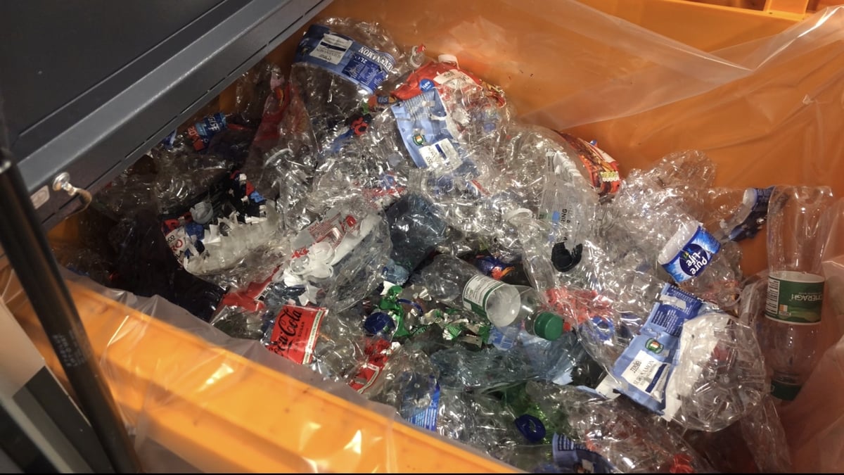 Small shops raise concerns about the new plastic bottle return scheme