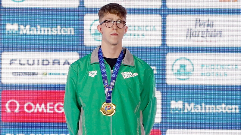Daniel Wiffen with his gold medal after winning the 400m men's freestyle in Romania