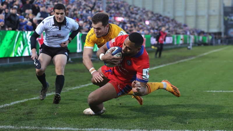 Joe Cokanasiga with Bath's opening try