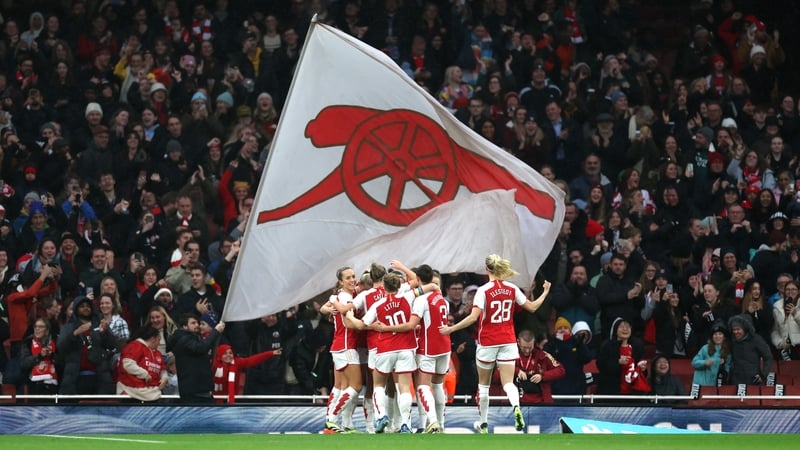 Beth Mead celebrates scoring Arsenal's first goal of the game with her team-mates