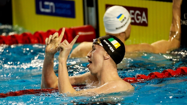 Daniel Wiffen celebrates his victory in the 800m freestyle