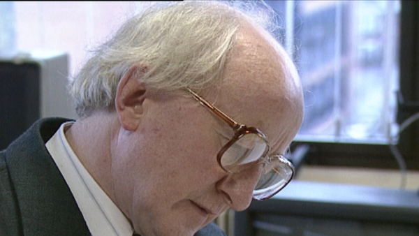 Michael D Higgins, an tAire Cumarsáide 1993