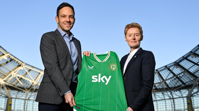 Eileen Gleeson (R) with Marc Canham