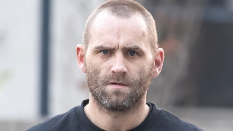 Derek Mulligan faighte neamhchiontach i ndúnmharú a sheanathar i gCo Dhún na nGall