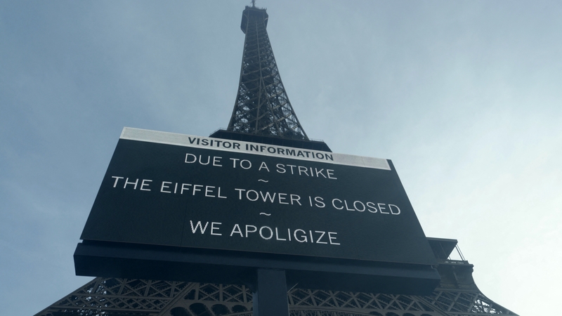 A board informing visitors that the site is closed