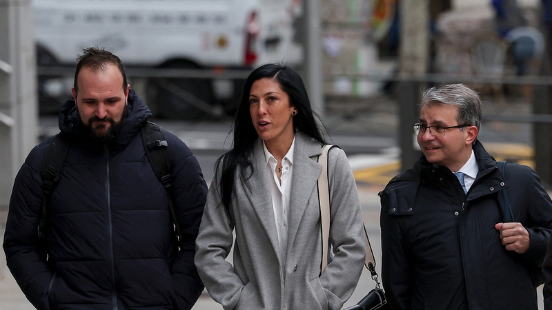 Jenni Hermoso (centre) arriving at Audiencia Nacional this morning