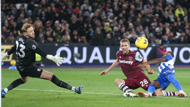 West Ham's Tomas Soucek misses from close range at the London Stadium