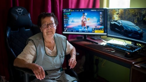 Maria Elena Arevalo is known as 'Mami Nena' online