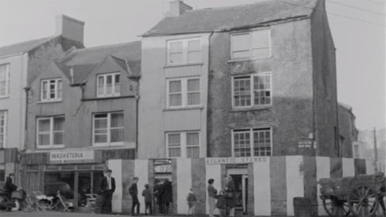 Condemned buildings at Davis Street in Mallow, County Cork, 1969.