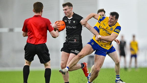 The orange ball was used for the indoor winter clash