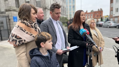 B'í croí an teaghlaigh í Freda Fox, a dúirt a seisear leanaí inniu, agus bhí sí óigeanta ina dóigh.