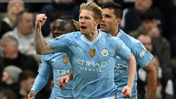 Kevin de Bruyne celebrates his equaliser at St James' Park