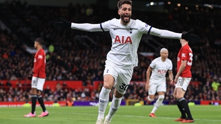 Rodrigo Bentancur celebrates his goal at Old Trafford