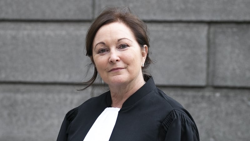 Cathaoirleach an Bhinse Fiosrúcháin an Breitheamh Ann Power