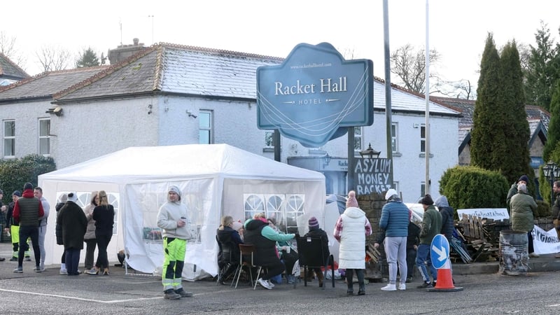 Protesters remain outside Racket Hall hotel near Roscrea, Co Tipperary (Pic: RollingNews.ie)