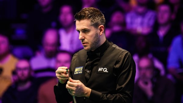 Mark Selby through to quarter-finals