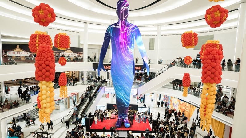 'The Giant' will be able to transform into historical figures, celebrities, and visitors to the mall who have their images scanned