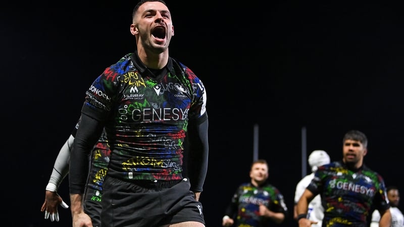 Andrew Smith celebrates his try