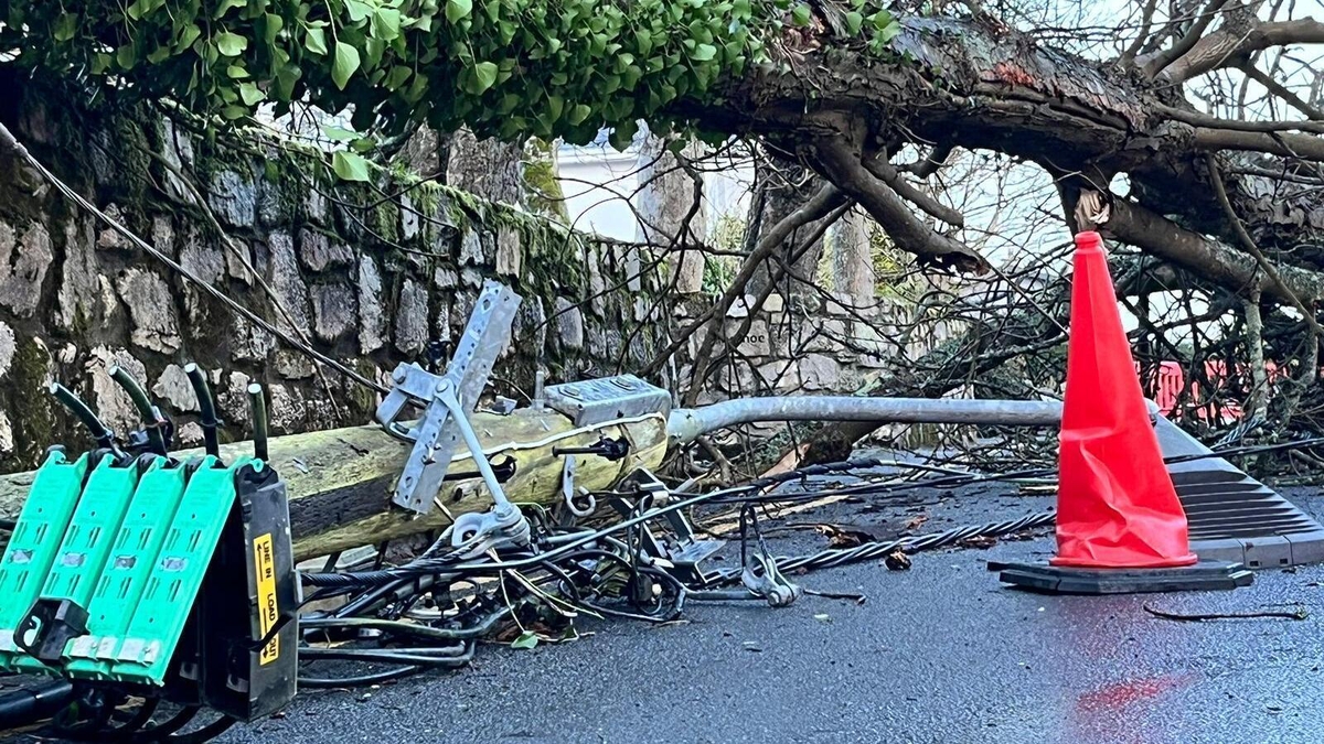 Storm Isha: clean-up operation underway as new wind warning issuedStorm Isha: clean-up operation underway as new wind warning issued