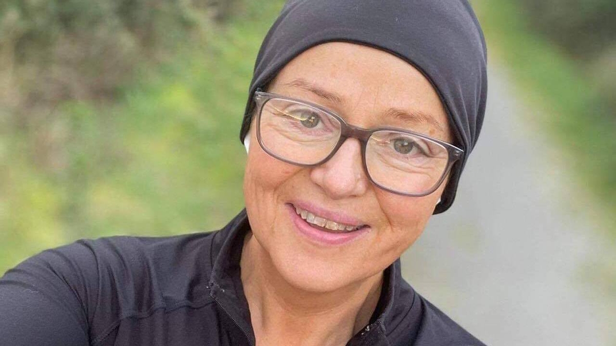 Bríd Winnie Mhic Suibhne as Loch An Iúir.