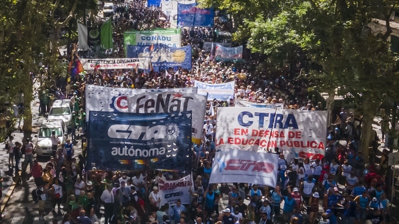 Thousands gathered by midday in the centre of Buenos Aires