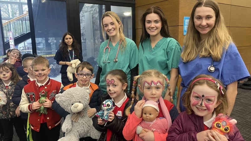 Siobhán O'Connell, Ciara O'Connell and Sophie O'Byrne with pupils from Cregmore National School at the Teddy Bear Hospital