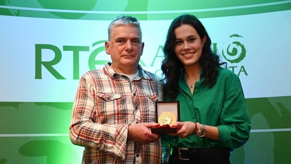 Buaiteoir Chorn Óir Seán Ó Riada 2024, Éimhear Flannery, le Peadar.