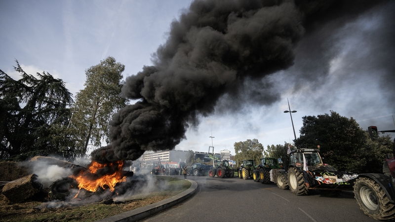 Access to Toulouse airport is partially blocked by protesters