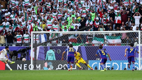 Alireza Jahanbakhsh scores from the spot
