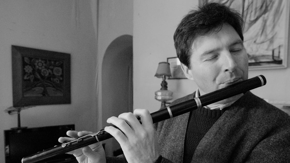 An Doctúir, Diarmuid Johnson.