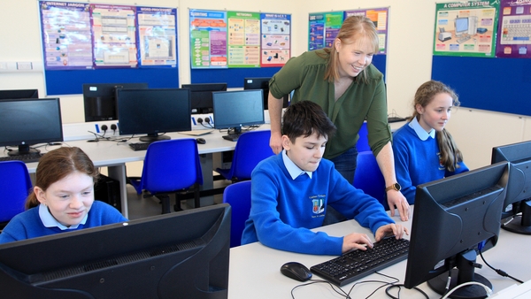 Pupils Caitlin Fitzgerald and Kyryll Hyrych, with Kelley Keogh, Service Delivery Manager, Sidero, and pupil Maria Gorry at Coláiste Chiaráin in Athlone, Co Roscommon.