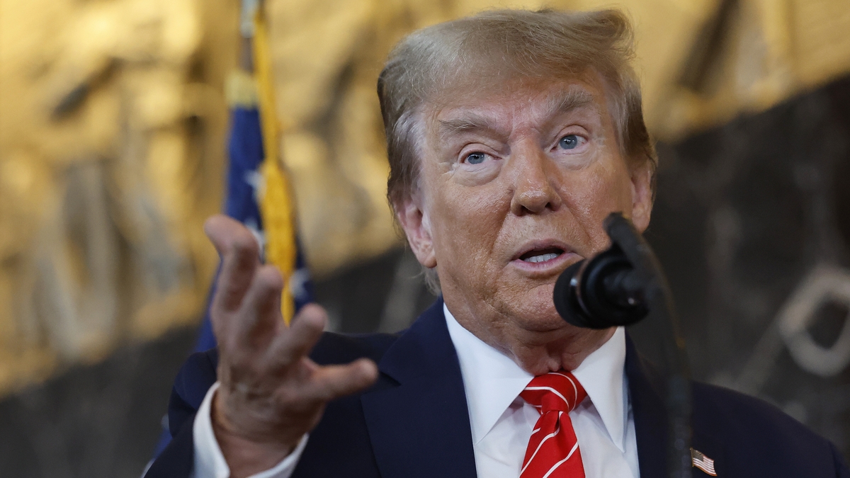 Tús Áite: Donald Trump