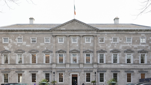 The Business Post Red C survey suggests that Sinn Féin is on 28%, up three points over the past month (RollingNews.ie)