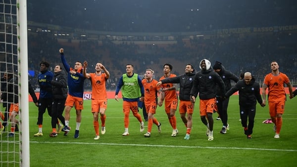Inter players celebrates after beating Salernitana at Stadio Giuseppe Meazza